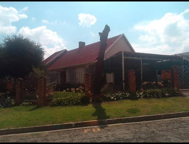 4 BEDROOM HOUSE FOR SALE IN CASTLEVIEW